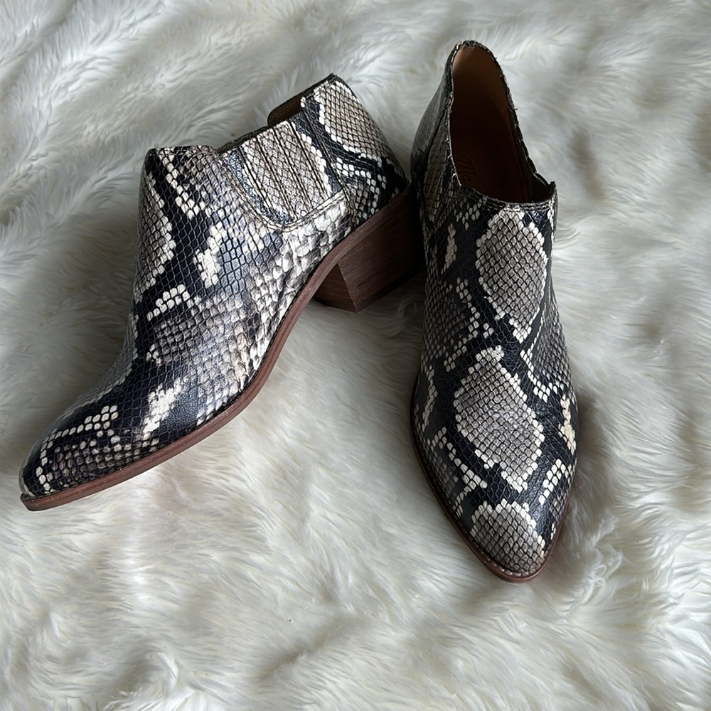 NEW - NO BOX Madewell Sonia Low Chelsea snakeskin boot, 7